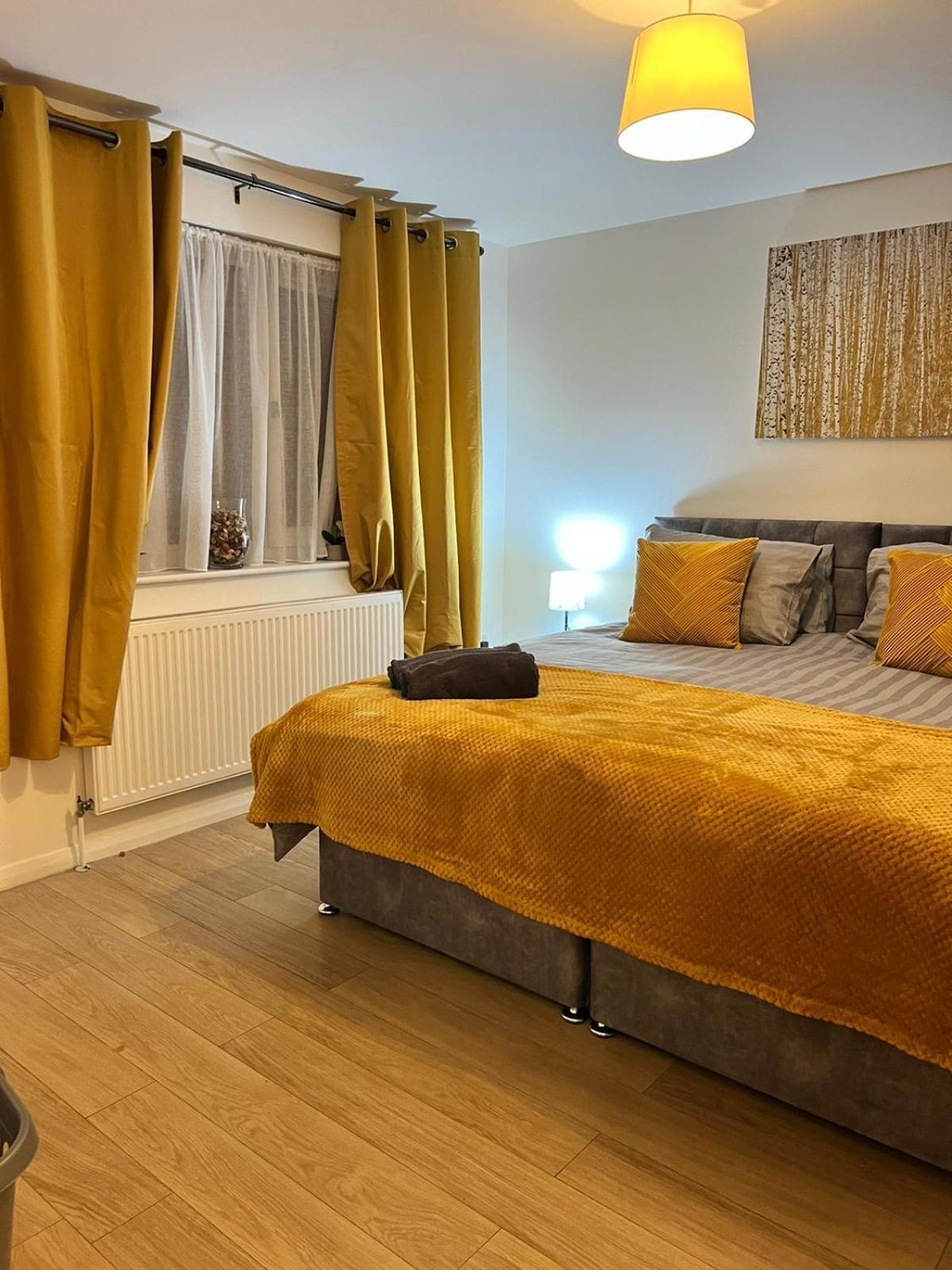 Walnut Apartments Сканторп Екстер'єр фото