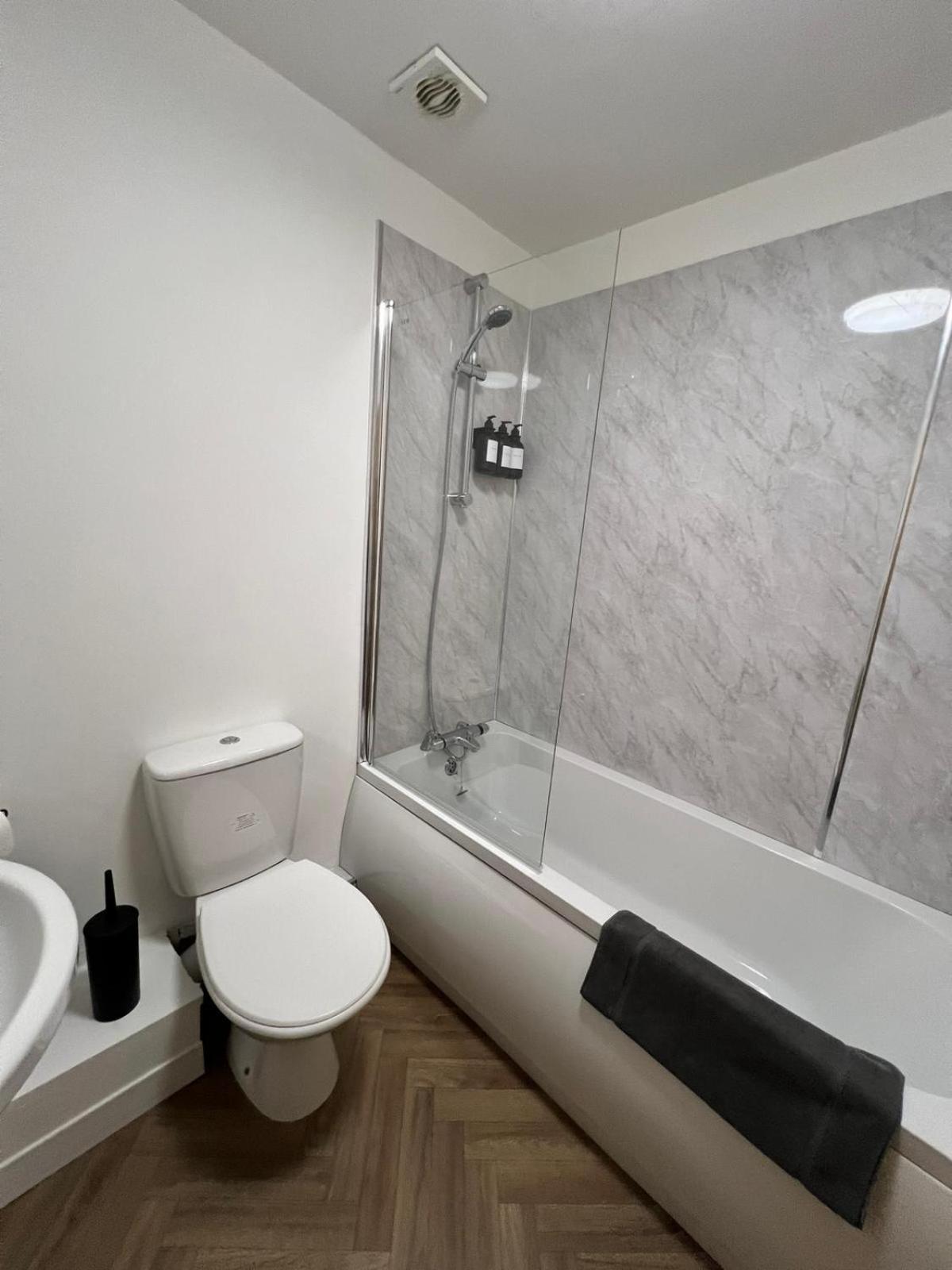 Walnut Apartments Сканторп Екстер'єр фото