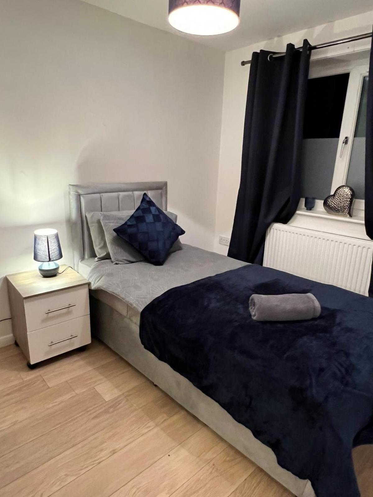 Walnut Apartments Сканторп Екстер'єр фото