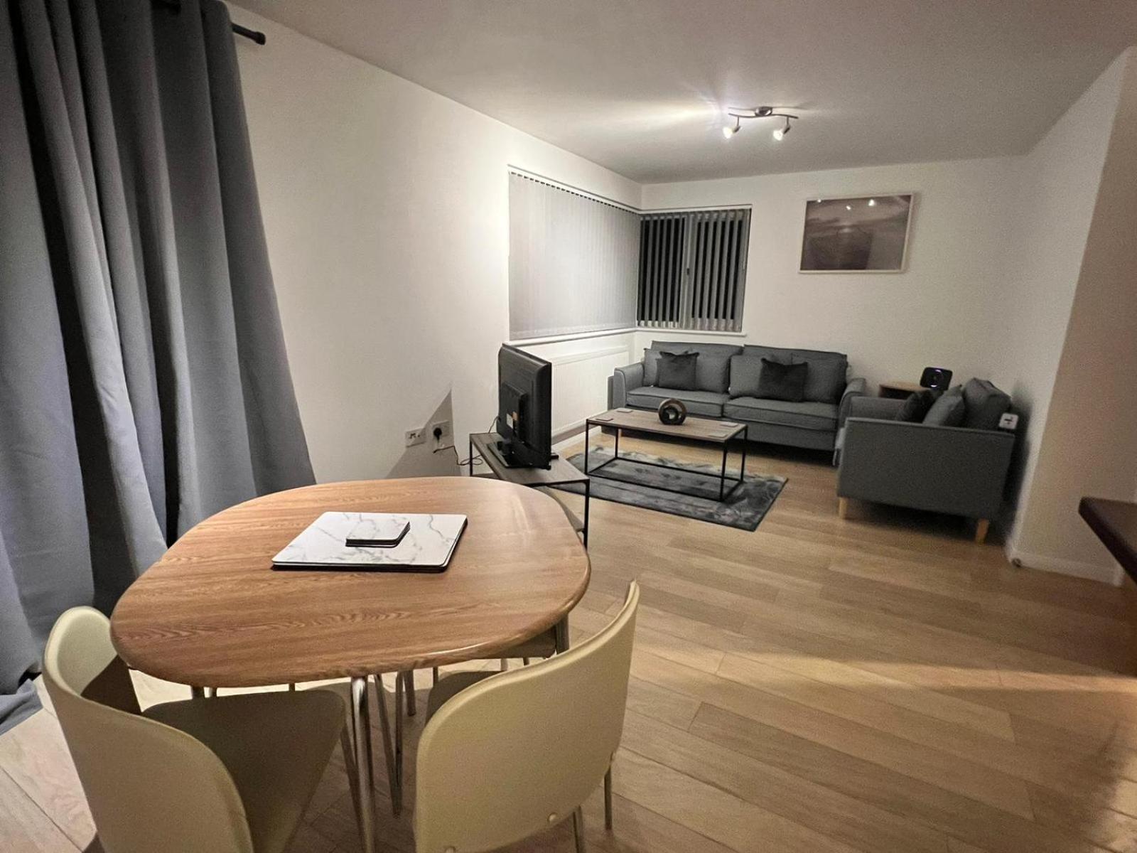 Walnut Apartments Сканторп Екстер'єр фото