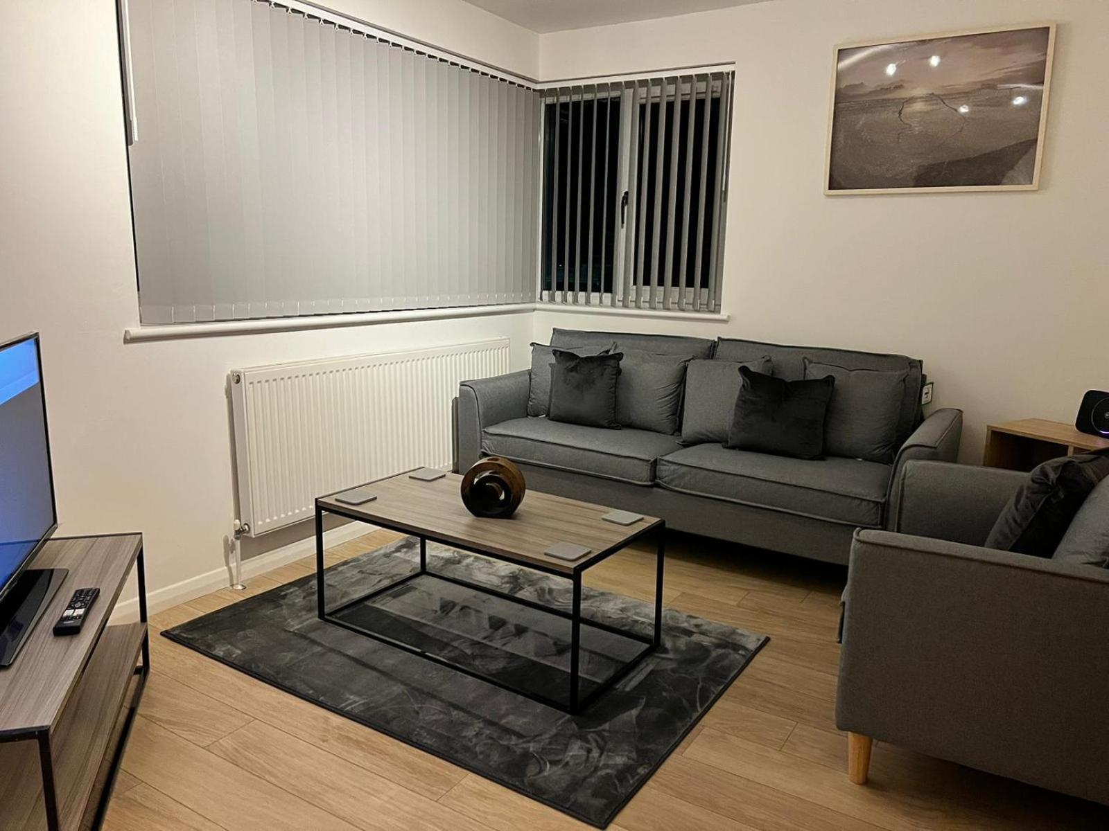 Walnut Apartments Сканторп Екстер'єр фото