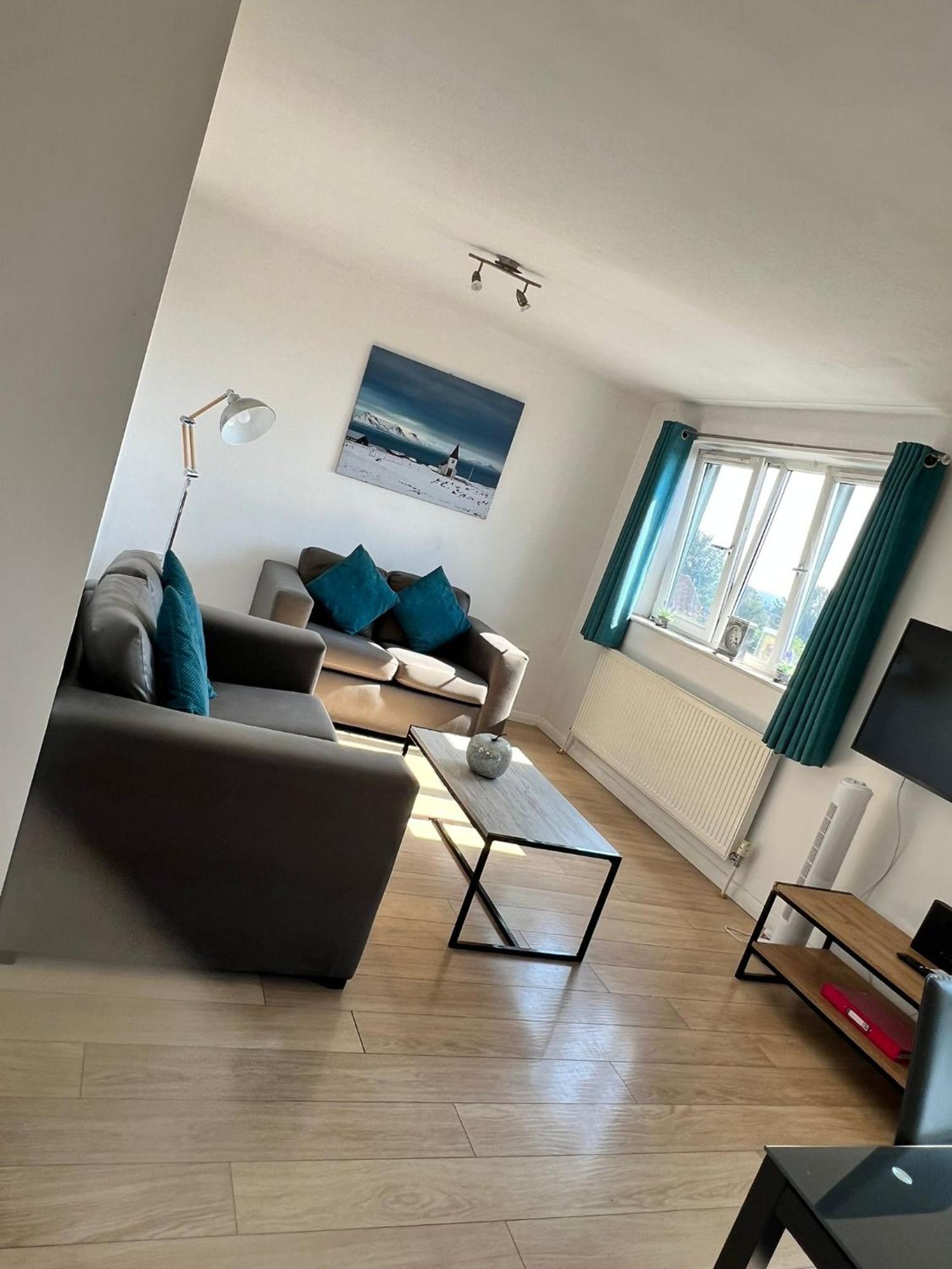 Walnut Apartments Сканторп Екстер'єр фото