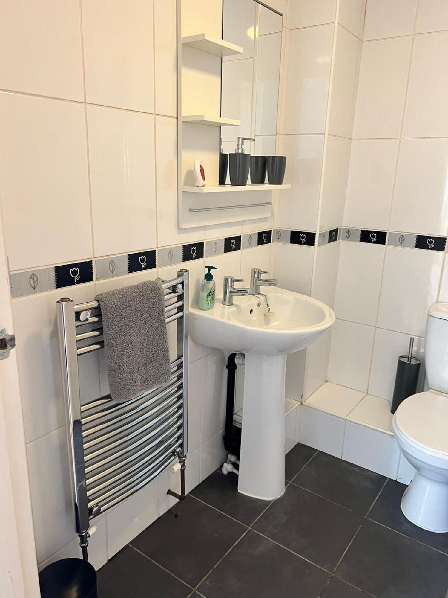 Walnut Apartments Сканторп Екстер'єр фото