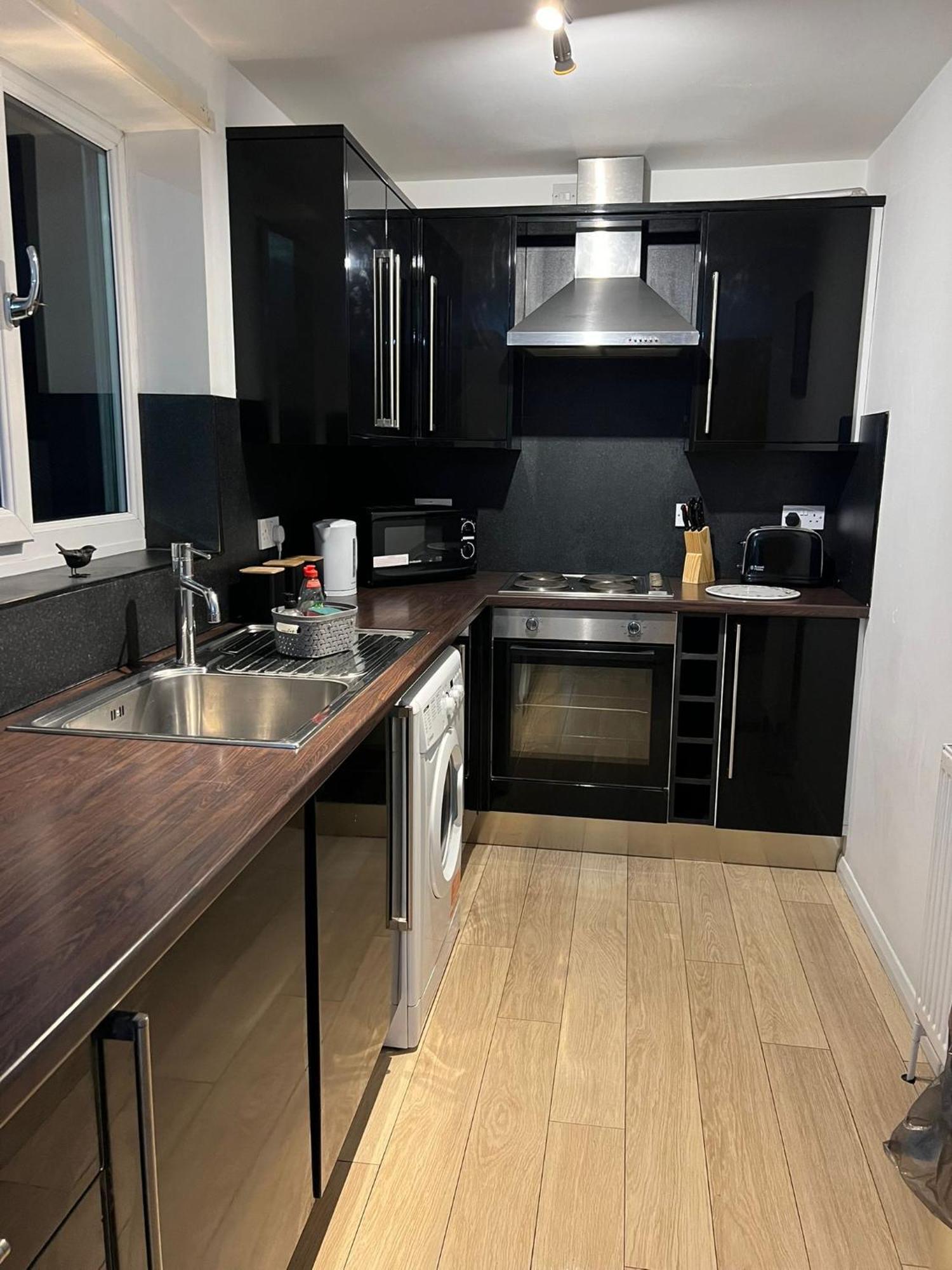 Walnut Apartments Сканторп Екстер'єр фото